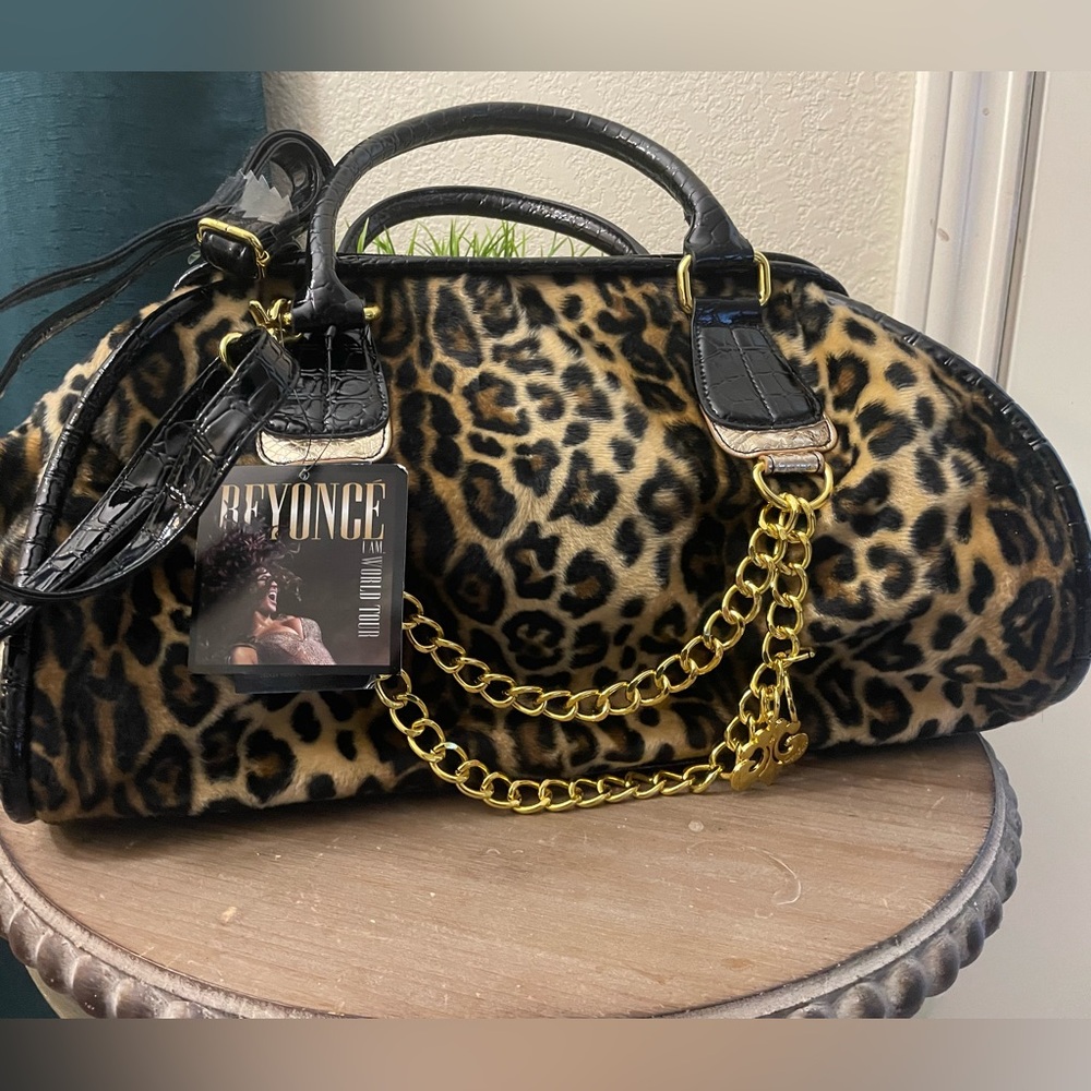 Dereon Purse 👜 by Beyoncé